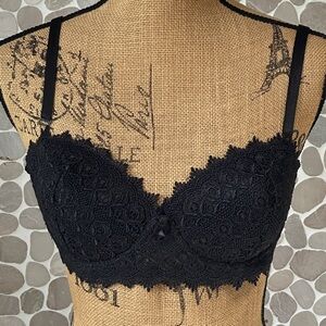 Elegant Black Lace Bra with removable straps 36C